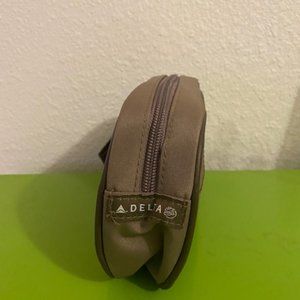 DELTA AIRLINES AMENITY/TOILETRY KIT - SOFT-SIDED